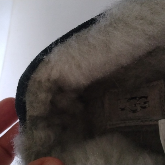 UGG Slippers - Picture 7 of 8